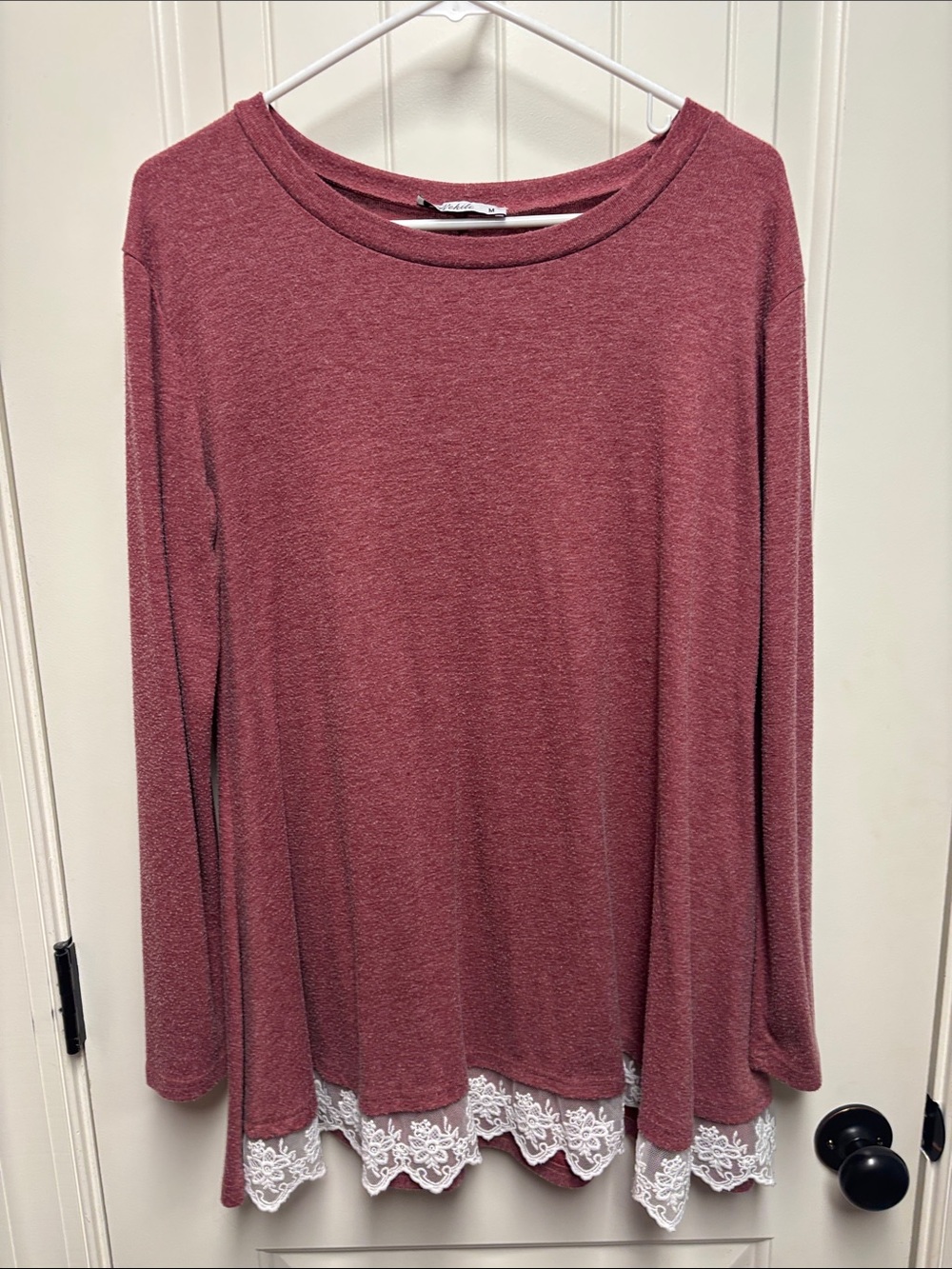 Women’s Long-Sleeve Lace-Hem Tee in Mauve